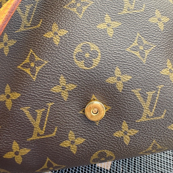 LOUIS VUITTON. Musette PM, COA included. - Picture 7 of 13
